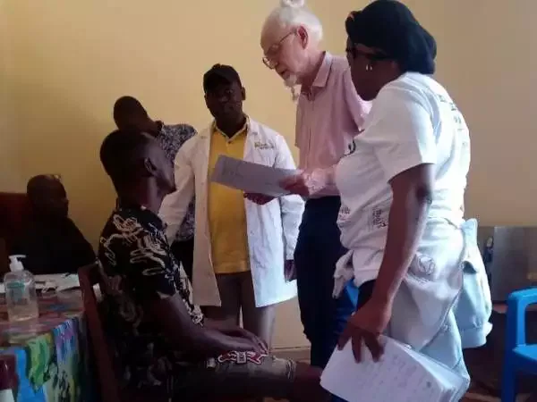 En Guinée, superviser la prise en charge des invalidités des malades